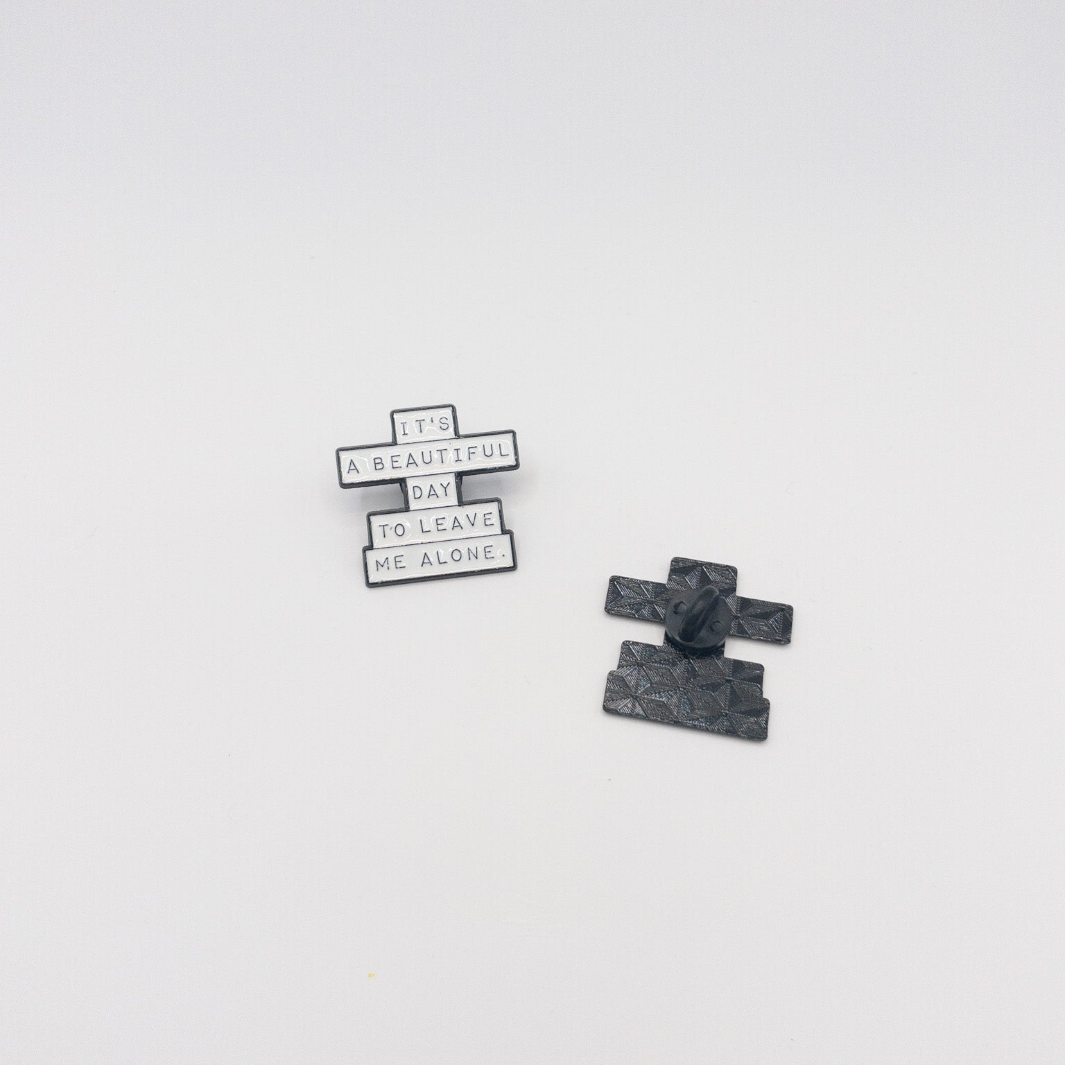 Κονκάρδα ‘Leave Me Alone’