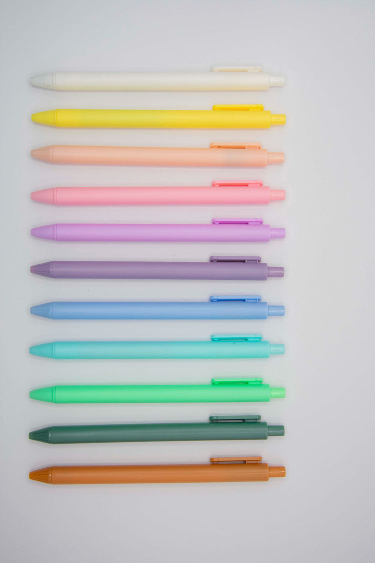 Στυλό μαύρο μελάνι σε διάφορα χρώματα